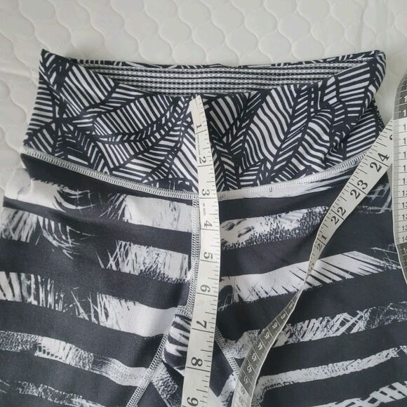 CLEARANCE!!!💥 Lululemon Wunder Under Crop II Size 2 Shady Palms Black Leggings - Picture 6 of 14